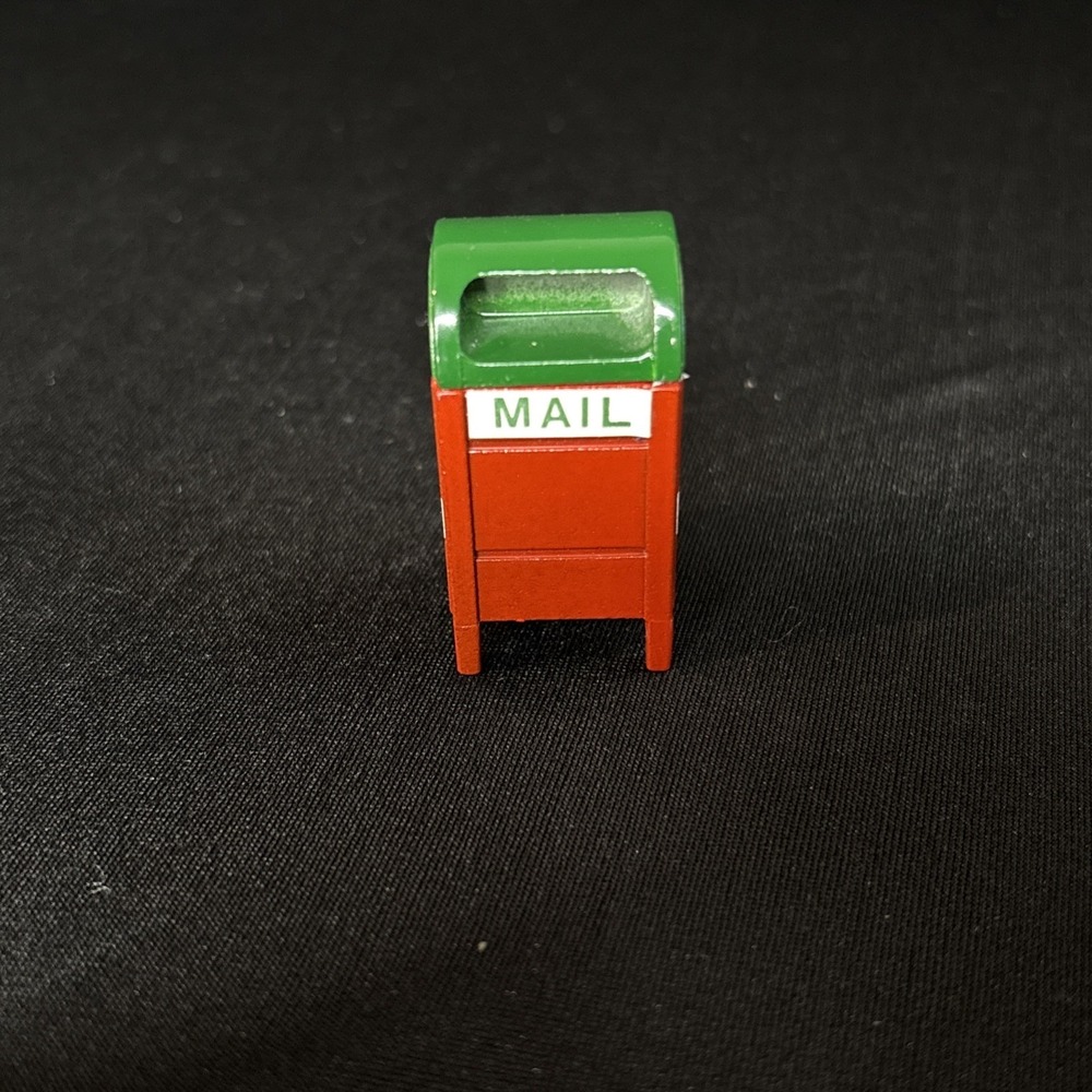 Vintage‎ Green & Red Metal Christmas Village  Mailbox Department 56